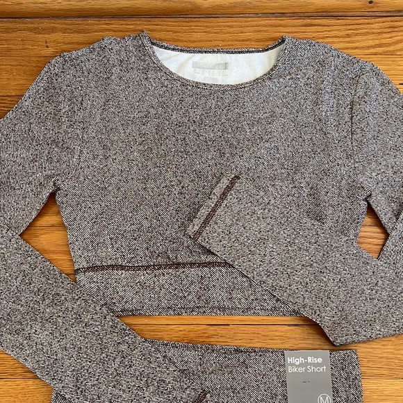 NWT Forever 21 Long Sleeve Cutout Crop Top High Rise Biker Shorts Medium - Picture 2 of 8